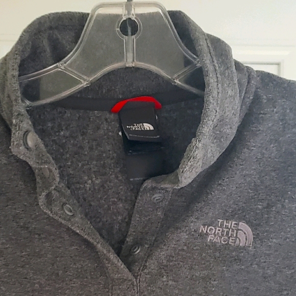 North Face pull-over - Picture 2 of 3